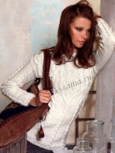 Джемпер спицами белого цвета