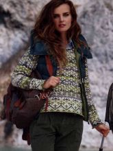 Джемпер спицами в бледно-зелёных и светло-серых тонах