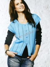 Голубой жилет спицами на пуговицах