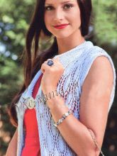 Голубой жилет спицами