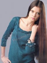 Изумрудный пуловер с косой