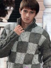 Мужской свитер в клетку