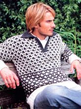 Мужской пуловер с узором из сот