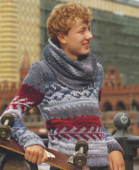 Облегающий свитер и широкий снуд, фото