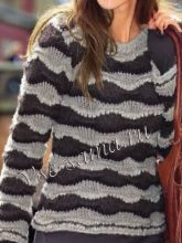 Пуловер с волнистым узором спицами