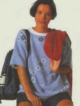 Пуловер в клетку с вышивкой