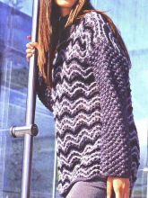 Пуловер в серых тонах с волнистым узором