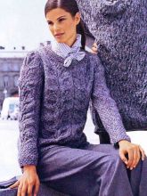 Серый пуловер с узором из листьев