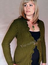 Темно-оливковый жакет спицами