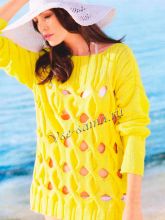 Желтый пуловер с узором из кос