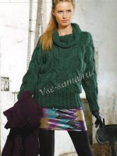 Зеленый пуловер с узором из кос