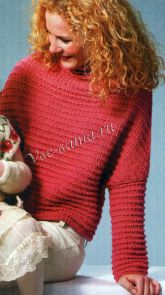 Женский свитер цвета розовый коралл