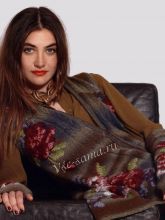 Удлинённый жилет спицами и митенки, фото