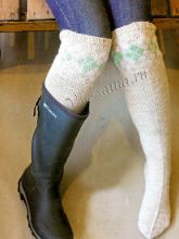 Белые гольфы спицами с орнаментом