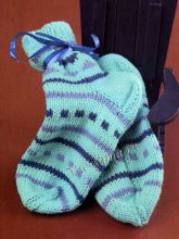 Бирюзовые носки, связанные на двух спицах