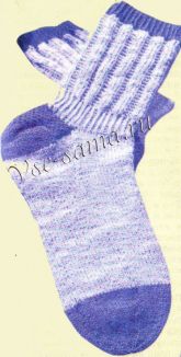 Двухцветные носки с вертикальным узором