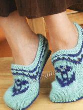Голубые тапочки спицами с рисунком