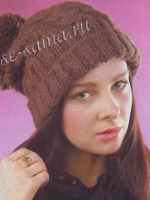 Коричневая шапка спицами с помпоном, фото