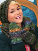 Меланжевый шарф-хомут, шапочка и варежки, фото