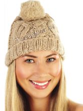 Шапочка с узором из кос и ромбов, фото