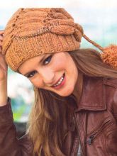 Шапочка спицами с узором из листьев