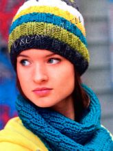 Шапка из разноцветных полос и шарф