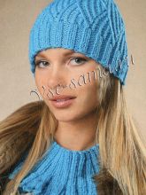 Синяя шапка и манишка спицами