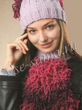 Сиреневая шапка спицами и манишка-жабо