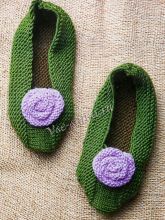 Тапочки спицами с розочками