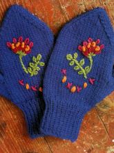 Вышитые варежки