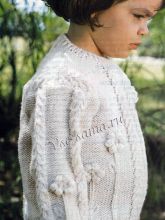 Джемпер спицами - в фокусе цветы