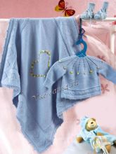 Голубой пуловер, пинетки и плед