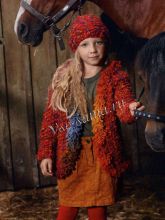 Яркий жакет спицами с бахромой и шапочка