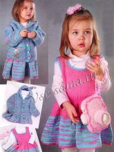 Жакет с капюшоном, сарафан и фотоаппарат