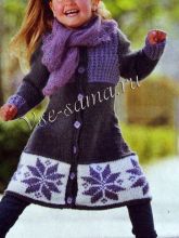 Пальто со снежинками и косынка