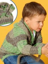 Полосатый пуловер с узором из кос и с капюшоном