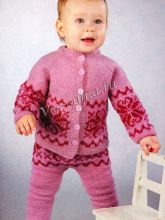 Розовый костюм с орнаментом