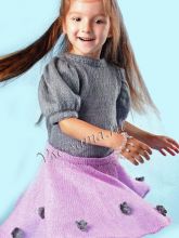 Серый пуловер и розовая юбка