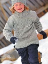 Серый свитер с косичками и шапочка