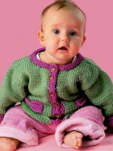 Зеленая кофточка спицами с бантиками