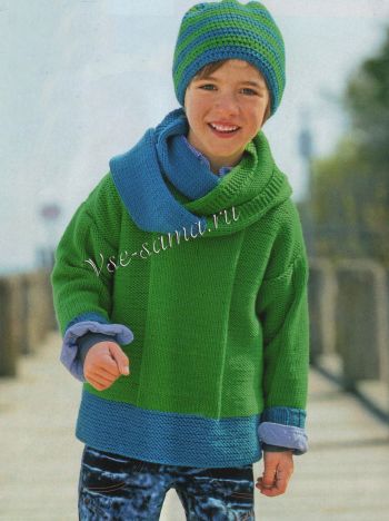 Зеленый пуловер с синей отделкой, шапочка и шарф-петля, фото
