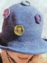 Голубая шляпа крючком с цветочками