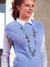 Жилет из голубой пряжи