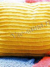 Подушка спицами с рельефным узором