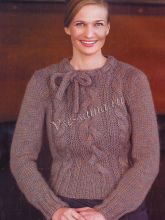 Пуловер с косами и бантом