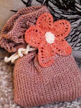 Саше с цветком спицами