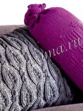 Серая подушка и валик спицами