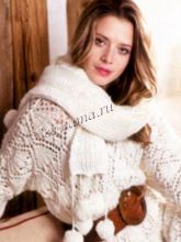 Шарф белый с помпонами