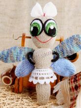 Стрекоза-хозяюшка - игрушка спицами