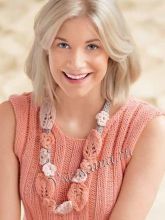 Цветочное ожерелье спицами и крючком